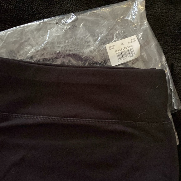 DANSKIN NOW 1X (16W) ANKLE LEGGINGS - Picture 3 of 3
